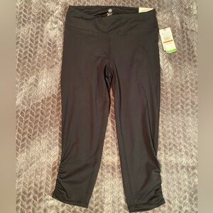 GAIAM Black Yoga Capri leggings